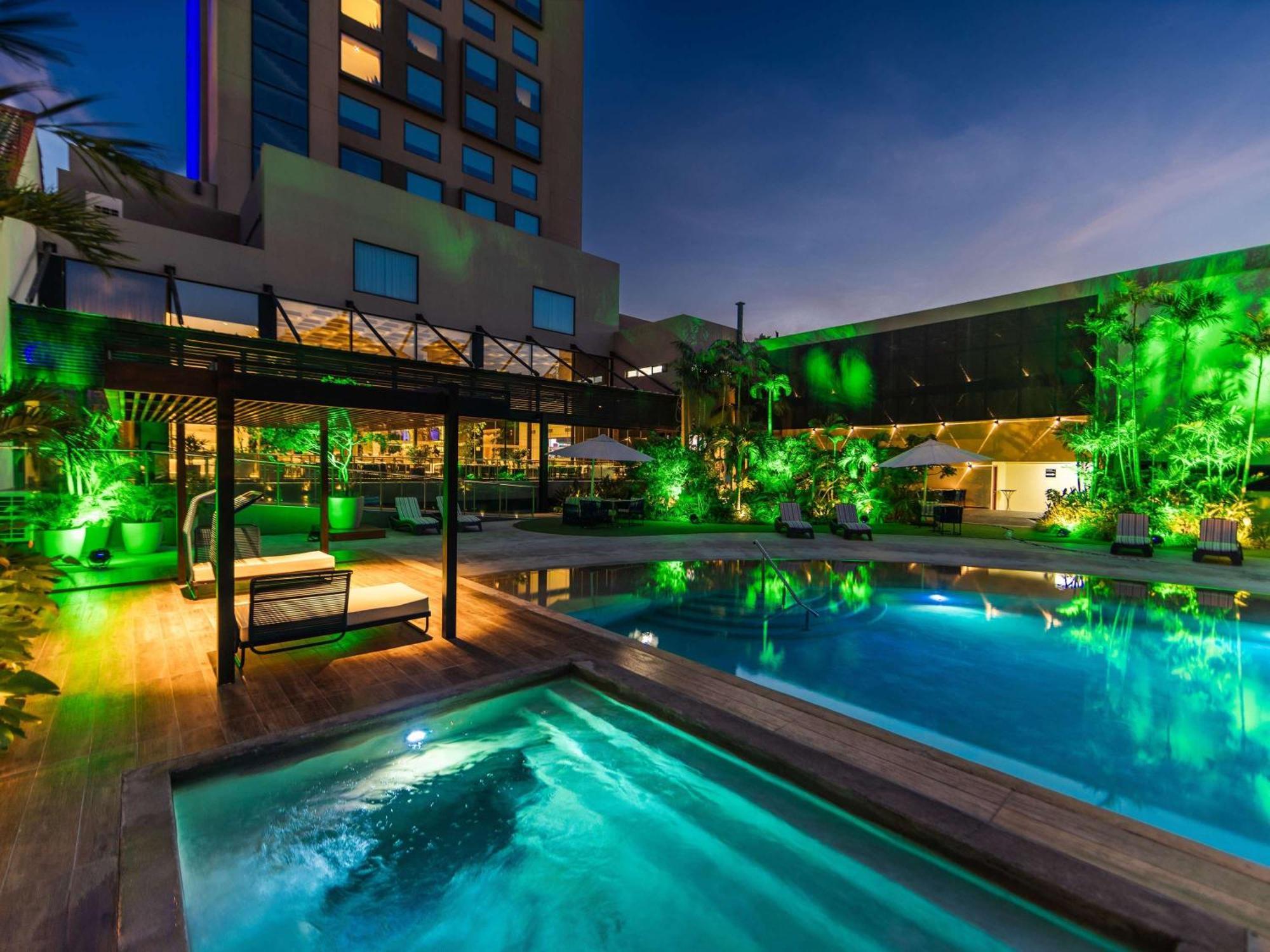 Novotel Santa Cruz De La Sierra Buitenkant foto
